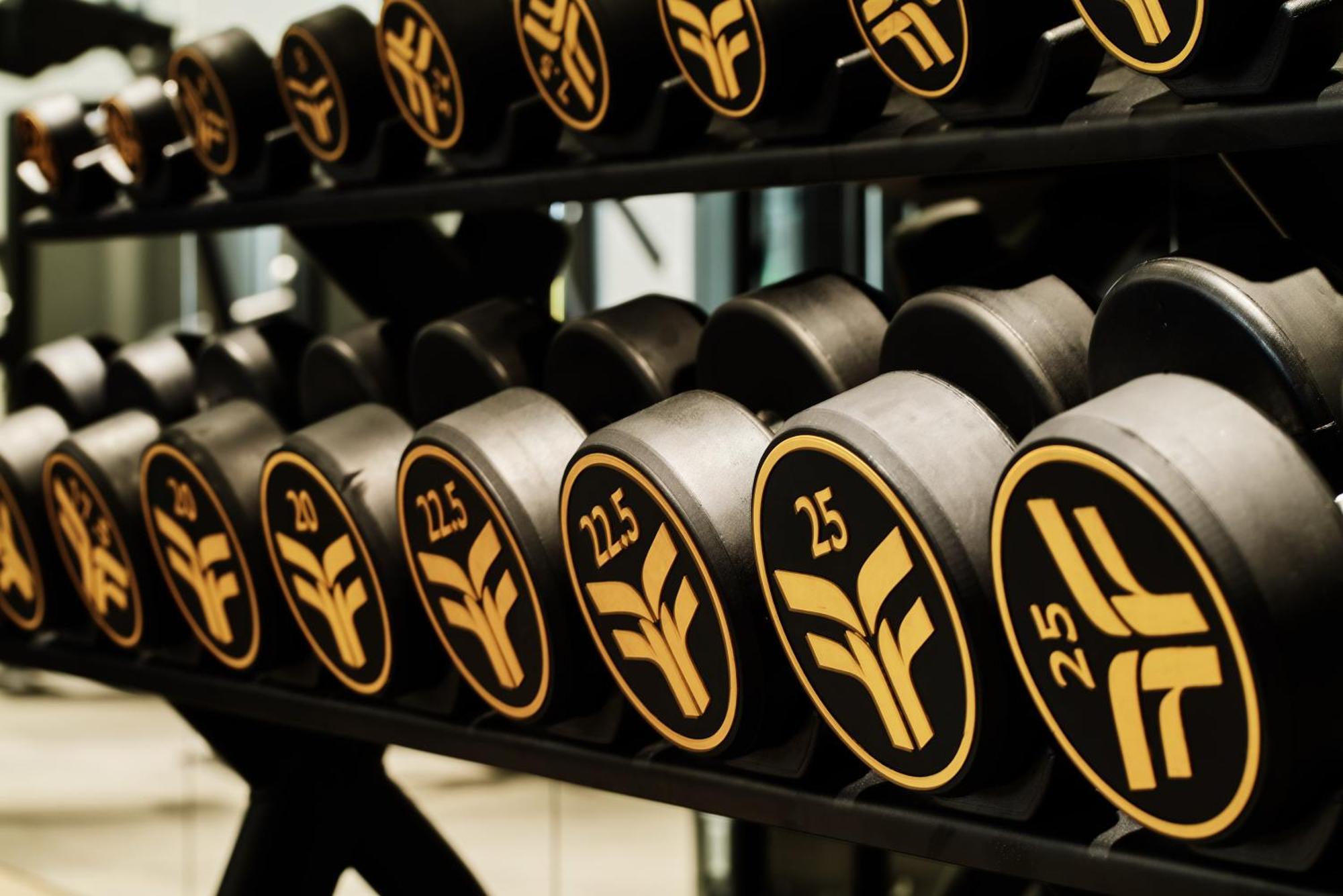 City Of Dreams Mediterranean - Integrated Resort, Casino & Entertainment Limassol Exterior photo Dumbbells at a gym
