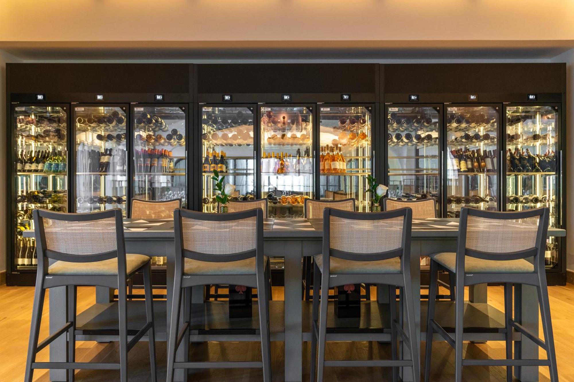 City Of Dreams Mediterranean - Integrated Resort, Casino & Entertainment Limassol Exterior photo The bar at the restaurant
