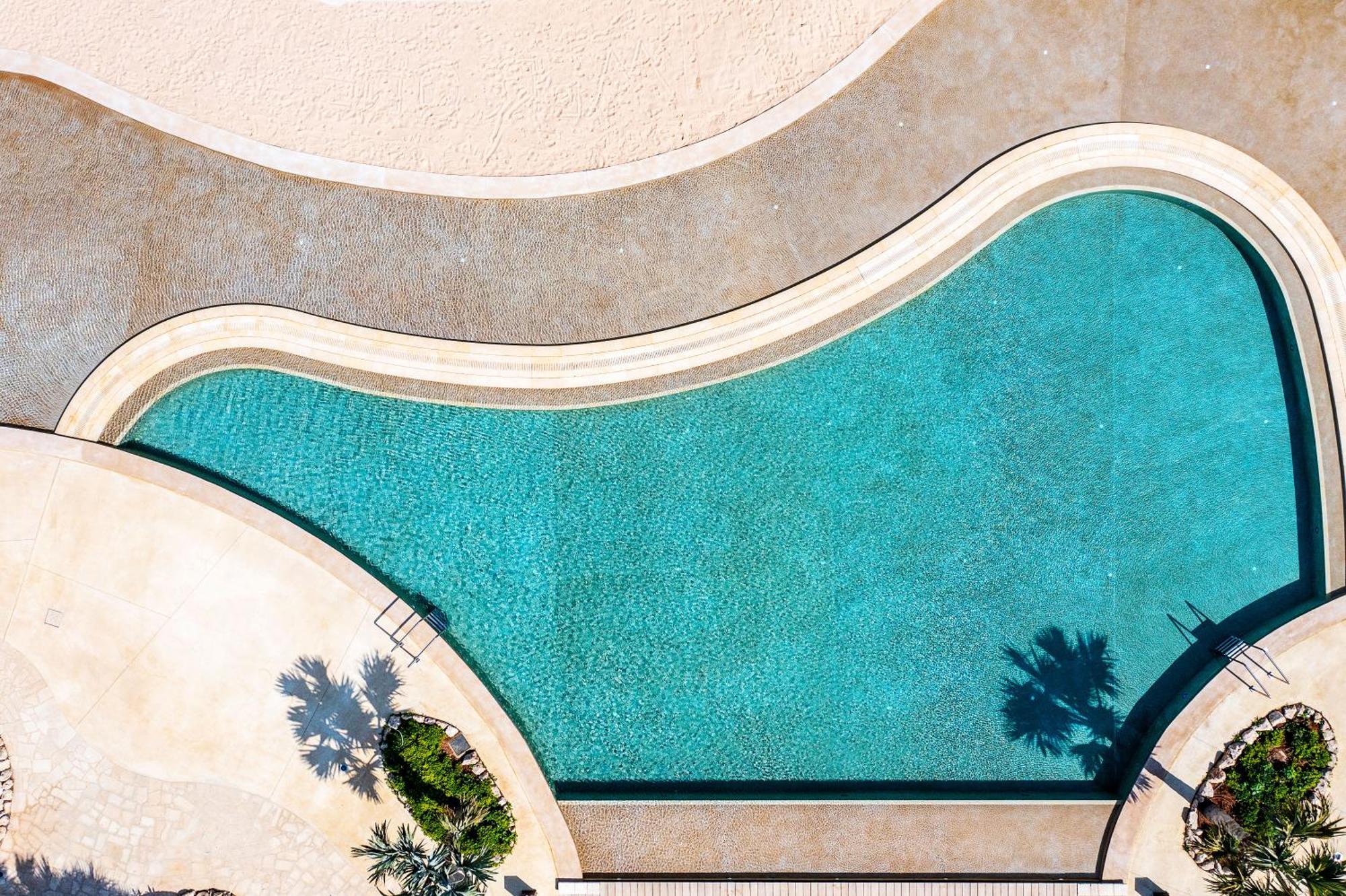 City Of Dreams Mediterranean - Integrated Resort, Casino & Entertainment Limassol Exterior photo Aerial view of a swimming pool