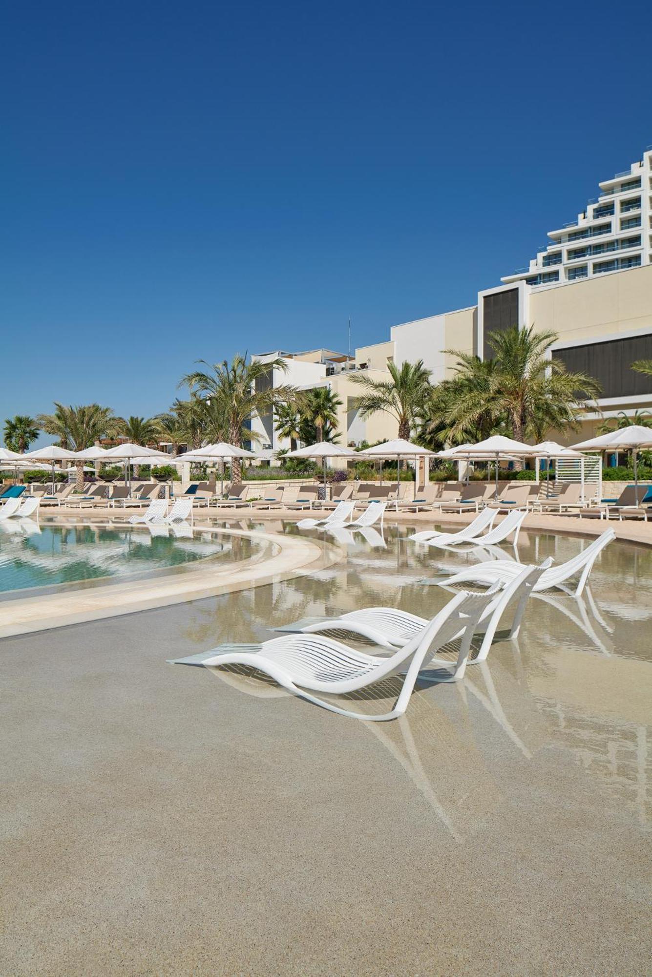 City Of Dreams Mediterranean - Integrated Resort, Casino & Entertainment Limassol Exterior photo The swimming pool at the hotel