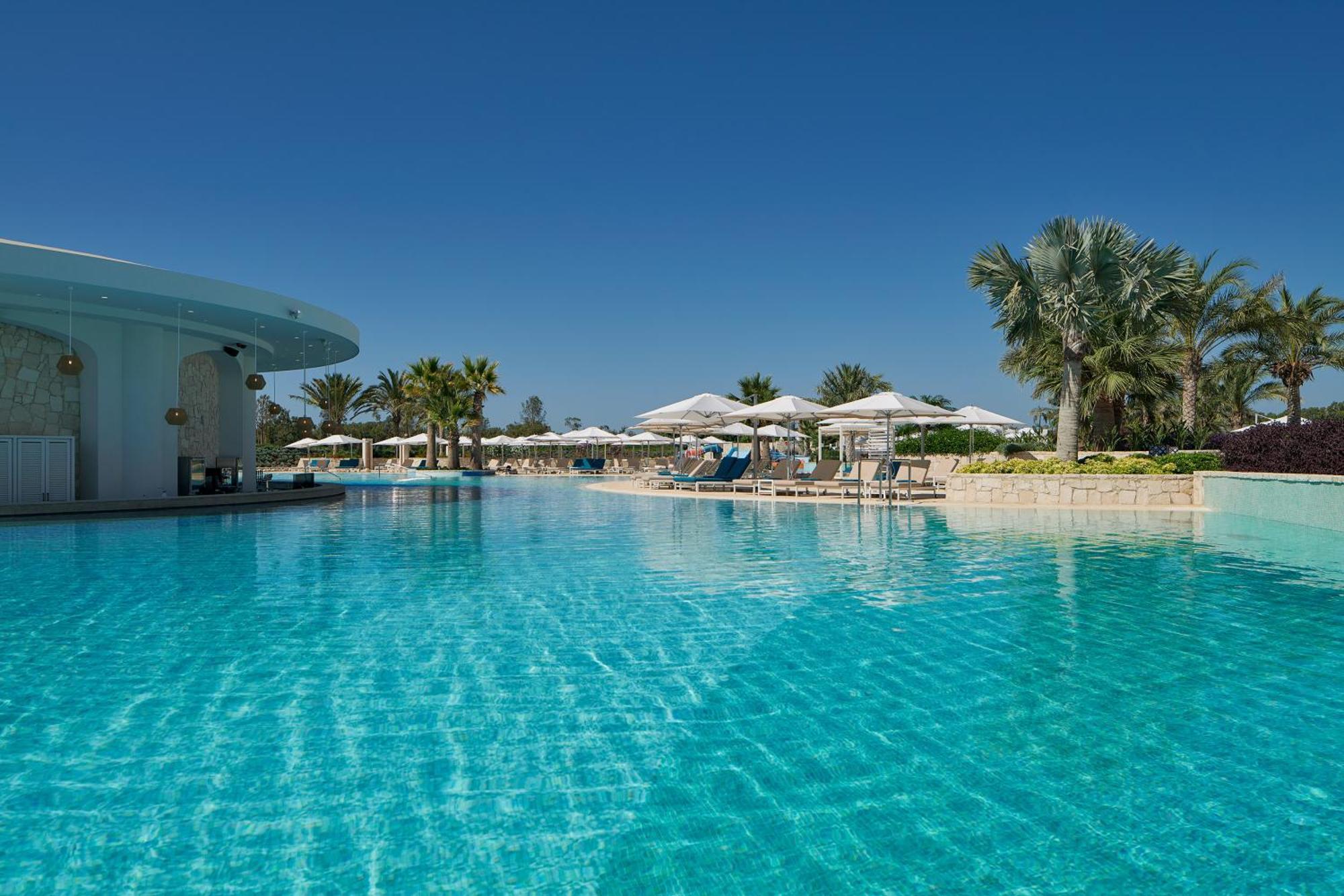 City Of Dreams Mediterranean - Integrated Resort, Casino & Entertainment Limassol Exterior photo The swimming pool at the resort